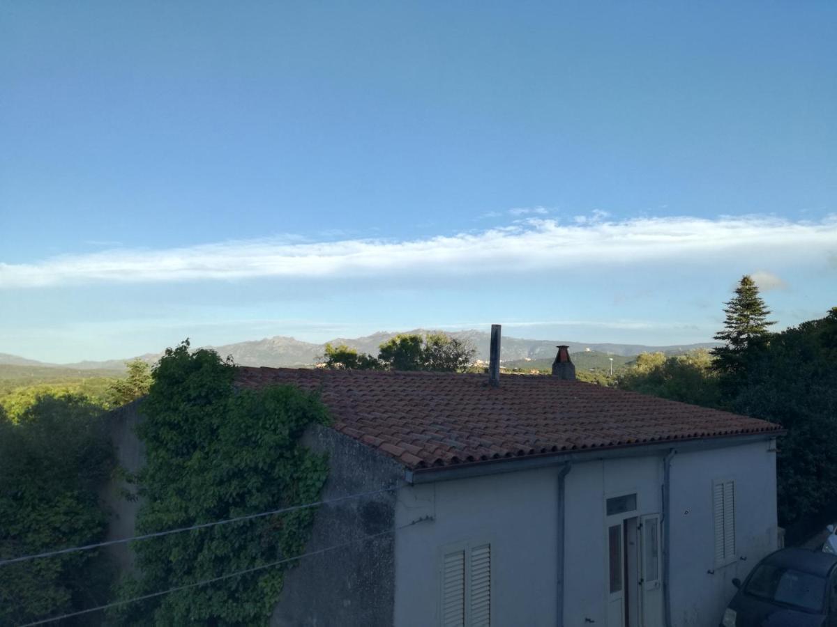 Apartamento Monti Di Bo Aggius Exterior foto