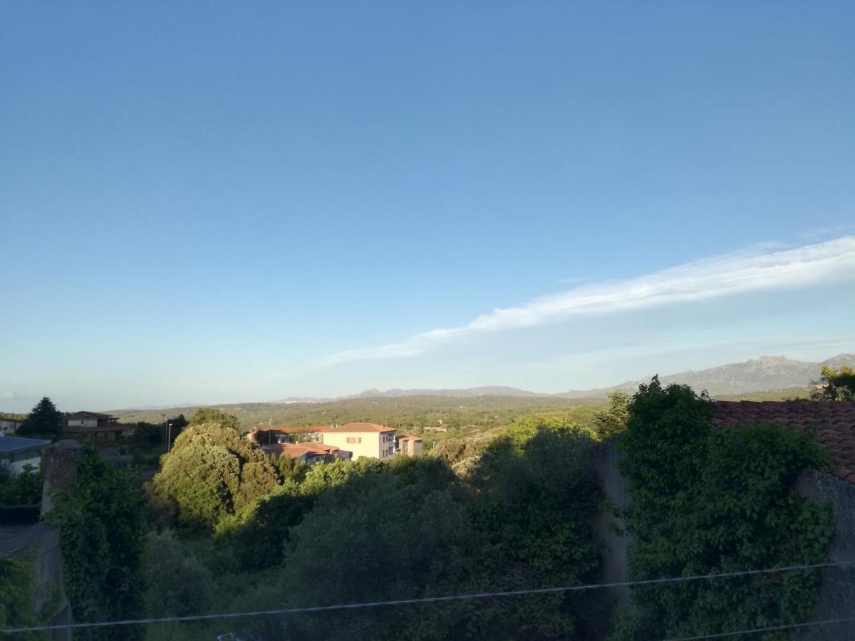 Apartamento Monti Di Bo Aggius Exterior foto